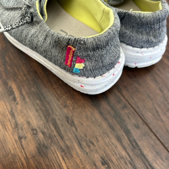 Hey Dude - Picture 4 of 7